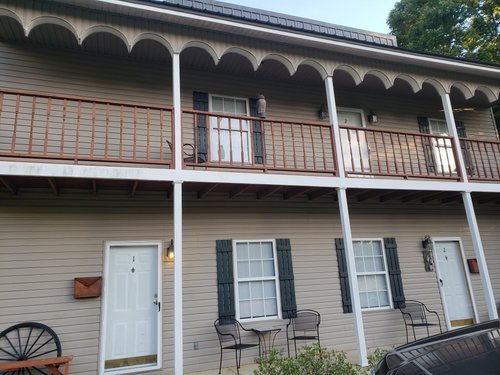 BEAR CREEK SALOON GUESTHOUSE - Guest house Reviews (Tishomingo, MS)