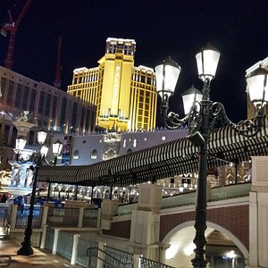 Free Hotel Review: Paris Las Vegas - TravelUpdate