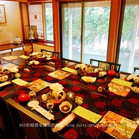 日本皇室成員造訪此餐廳時使用的黃金包廂,可以看到河景,是視野最棒的包廂