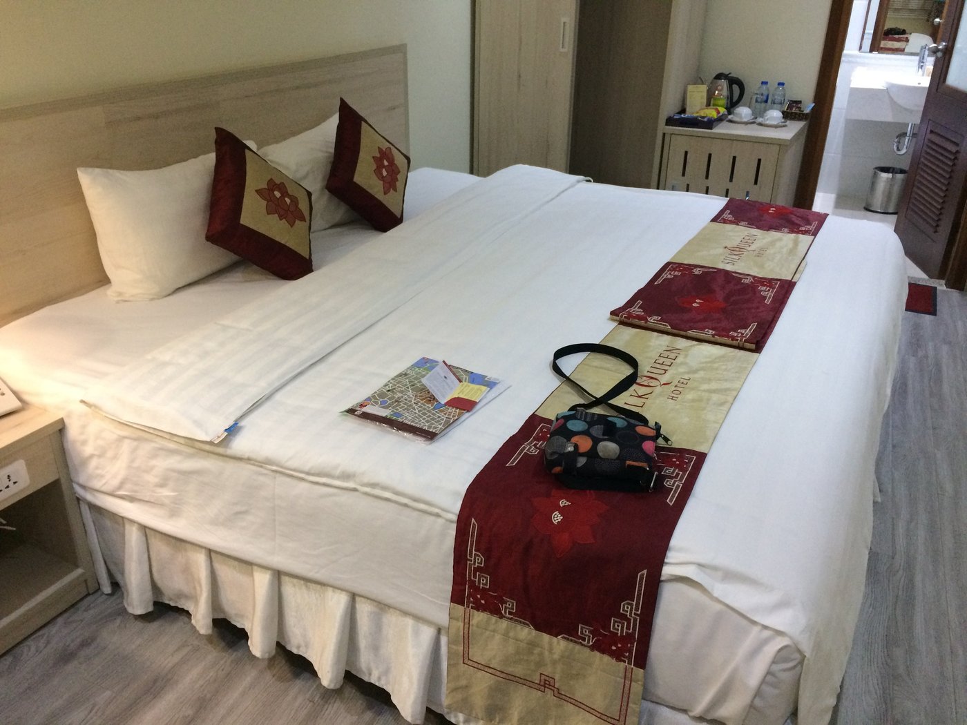 Silk Queen Grand Hotel Rooms: Pictures & Reviews - Tripadvisor