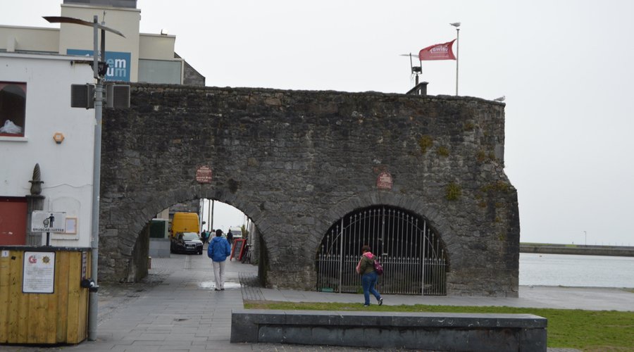 Spanish arch / Gate