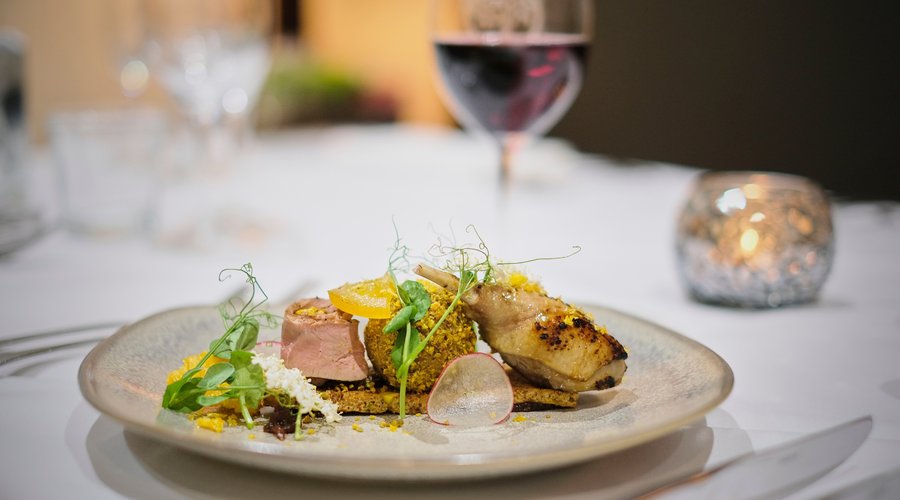 Duck-Duck-Goose
Candied shank, smoked breast, goose liver foie gras
date loaf, freeze dried mandarin