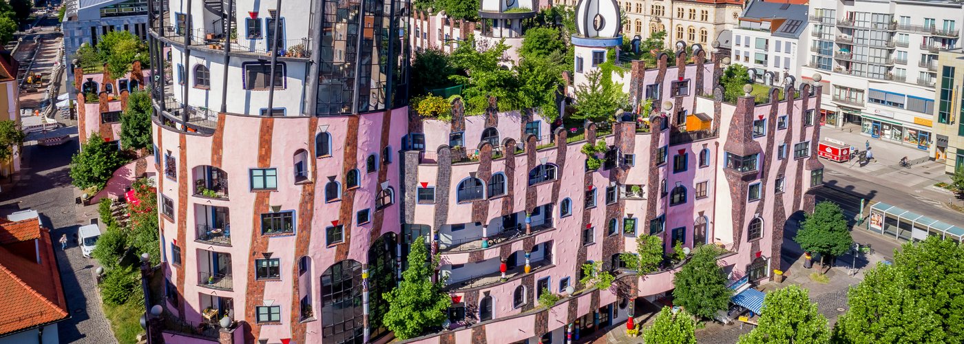 Herzlich Willkommen in der Grünen Zitadelle von Magdeburg! 
Besuchen Sie uns im Herzen der Landeshauptstadt!