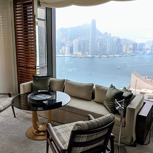 Den, Grand Harbour Corner Suite (Rosewood Hong Kong).