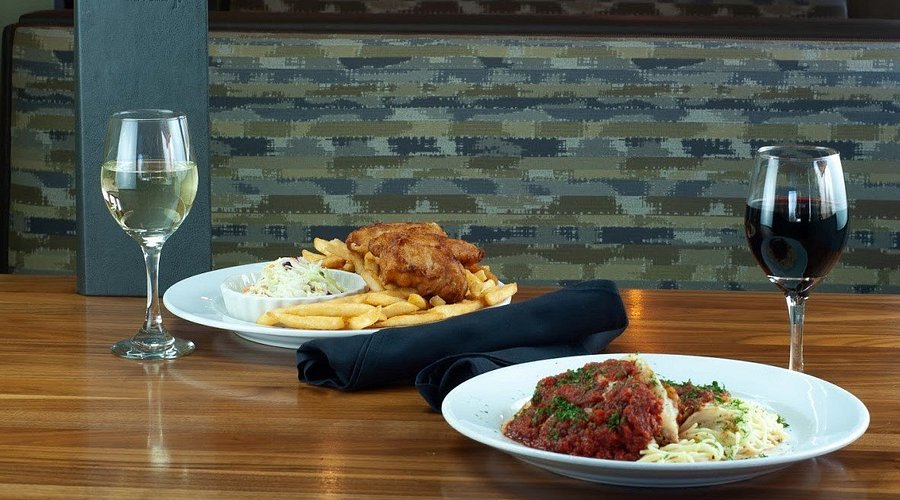 Lakeside Bar & Grill
