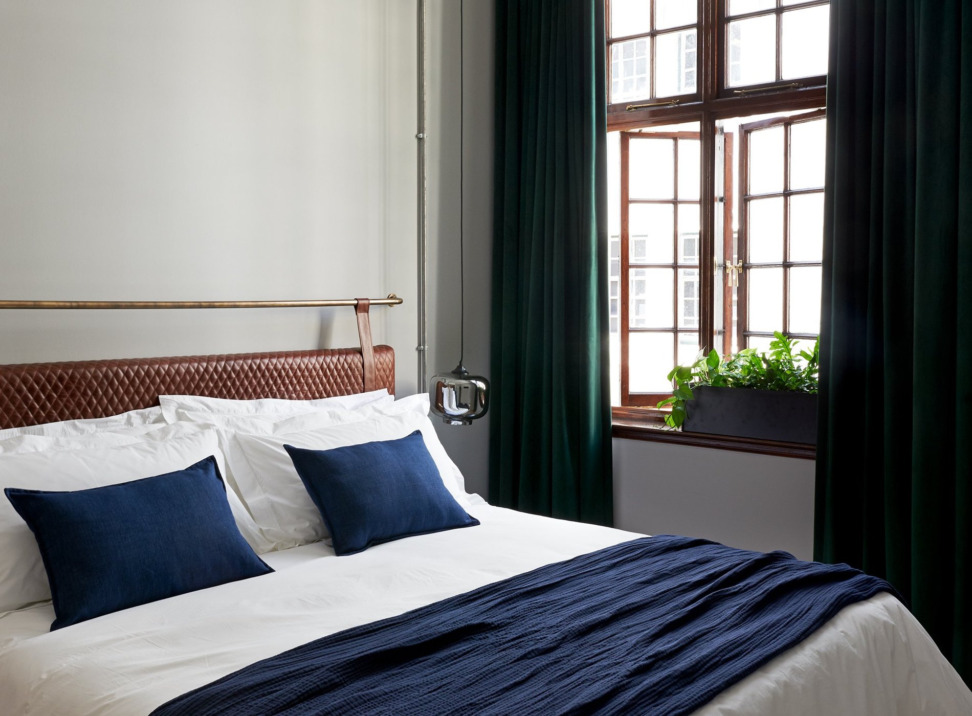 Gorgeous George Hotel by null