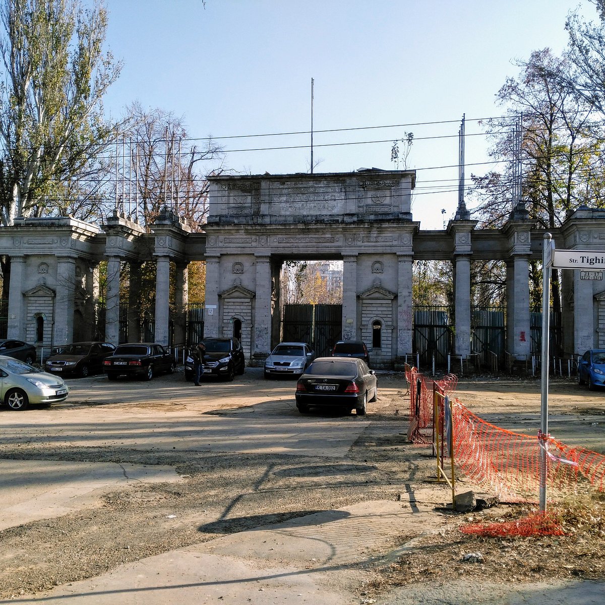 Республиканский стадион Кишинев. Кишинев 2001. Республиканский стадион Кишинев какие были ворота. Chisinău Str Tighina 49/3.