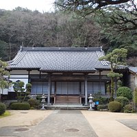綺麗な境内、本堂