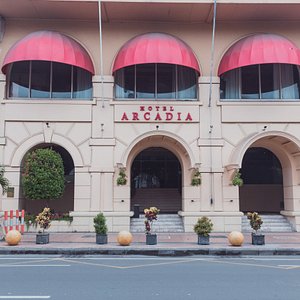 Wajah kami " Hotel Arcadia Surabaya By Horison