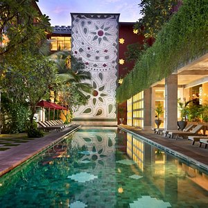 Amnaya Pool wall was designed by Made Wijaya. He portrayed lamak (Balinese traditional decoration for offering) on the 15-metre wall