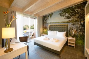 Room & Suite