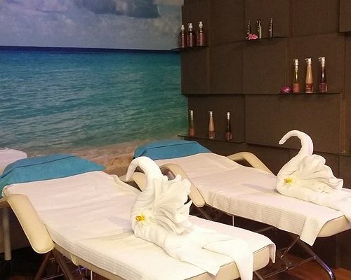 https://dynamic-media-cdn.tripadvisor.com/media/photo-o/16/e1/e5/2b/sand-sea-spa-beauty-massage.jpg?w=500&h=400&s=1