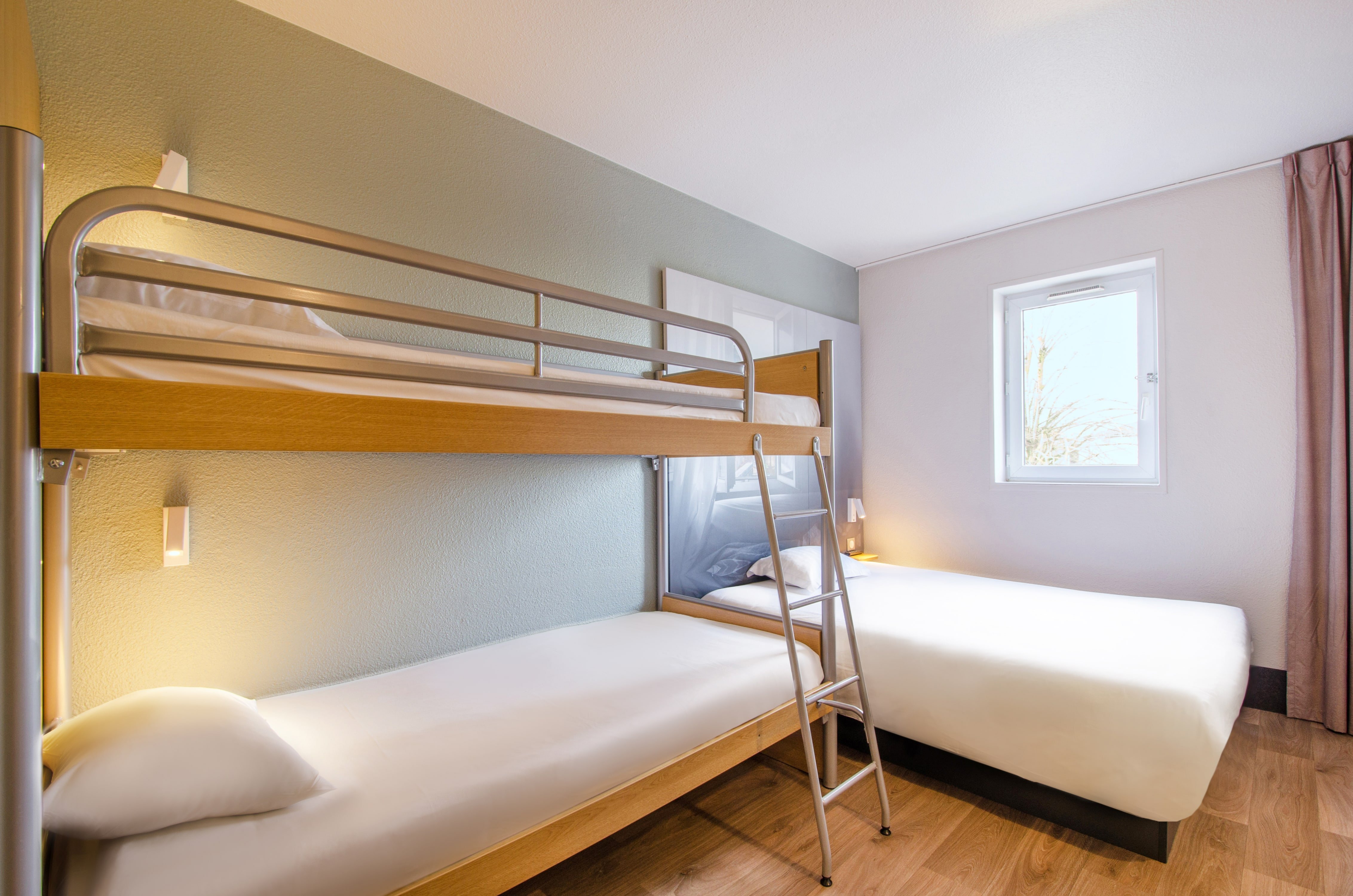 B&B HOTEL Chartres Le Coudray Rooms: Pictures & Reviews - Tripadvisor