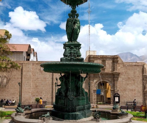 PLAZA DE ARMAS DE MOQUEGUA MOQUEGUA PERÚ