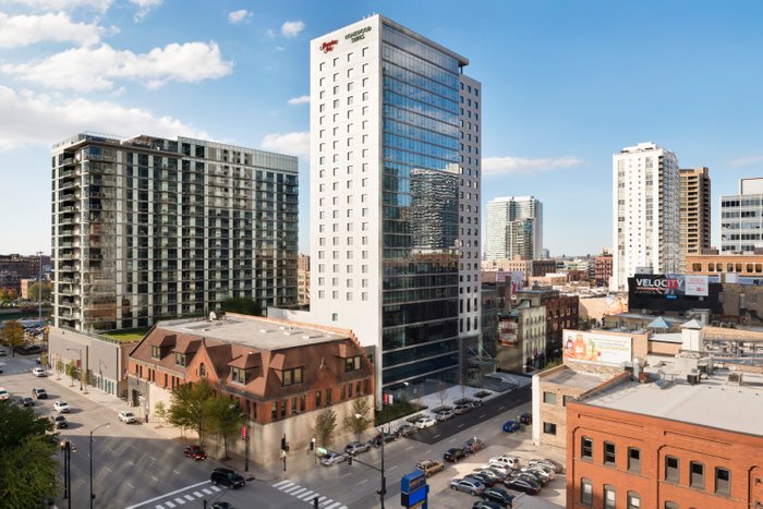 Finding Parking in the Chicago Loop When You're Renting