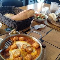 Shakshuka with extra(salad).