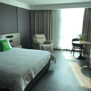 Was here for business trip. Newly renovated. Basic necessity in the room. Conveniently located near Wanda Plaza. Many eateries around. Morning time might be noisy due to busy traffic near the main road.