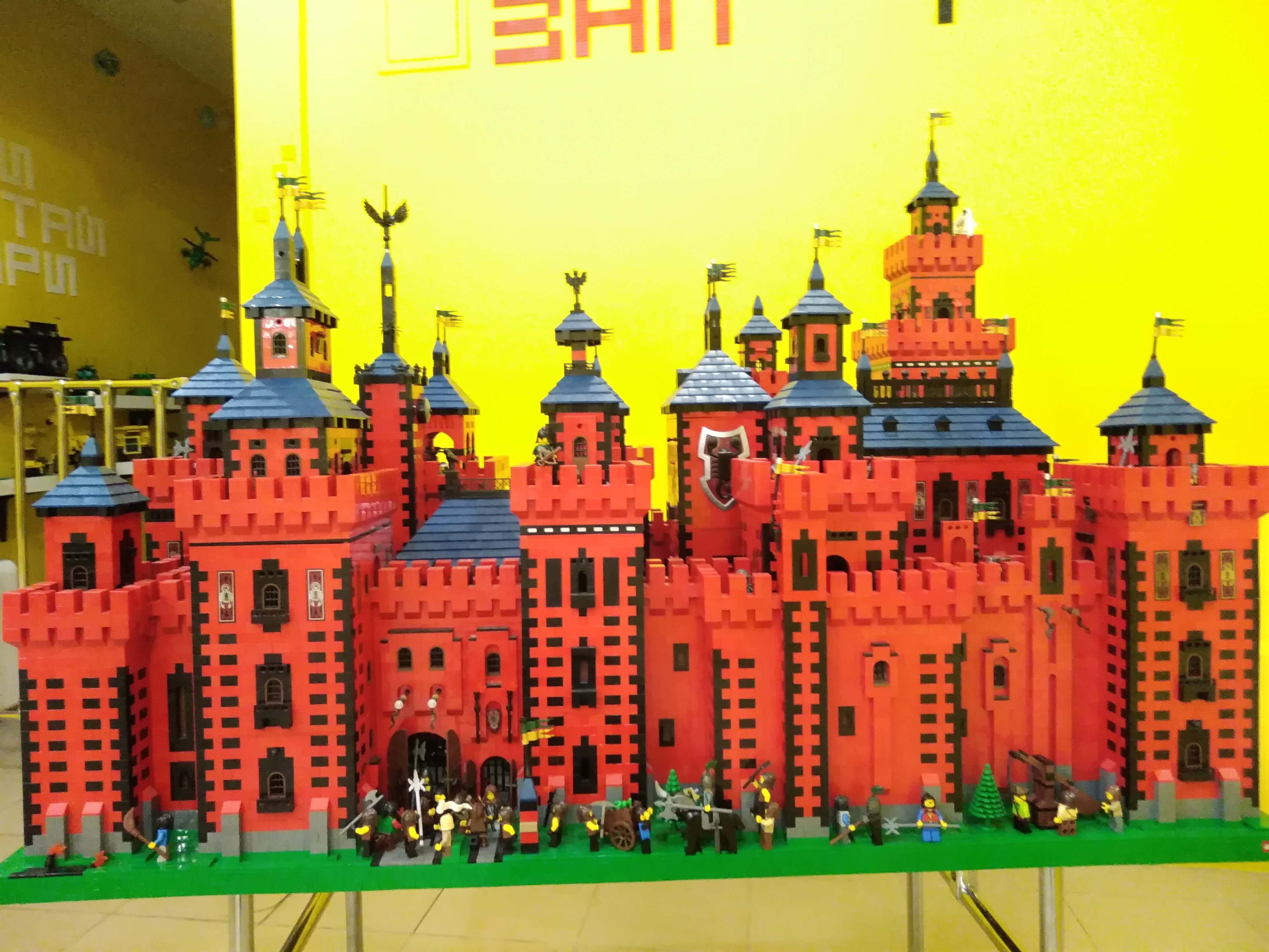 Lego red online castle