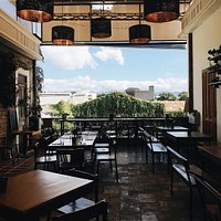 The perfect space to enjoy a great cup of Guatemalan Specialty Coffee, have lunch with made to order salads and paninis and discover one of the trendiest zones in Guatemala City, 4 grados norte.