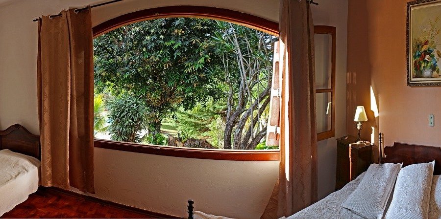 Foto panorâmica suíte luxo decorada 201 