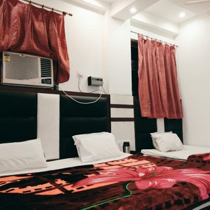 Hotel Marwari in Agra, image may contain: Bed, Furniture, Ceiling Fan, Hostel