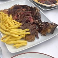 Segunda vez en menos de una semana !!! Espectacular la carne y pimientos rojos asados y la tarta de manzana ....!!!