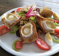 La salade chèvre chaud toujours pleine de couleurs et de goûts !
