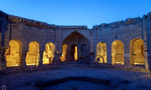 Deir-e Gachin Caravansarai is one of the greatest caravansarais of Iran which is located in the center of Kavir National Park.