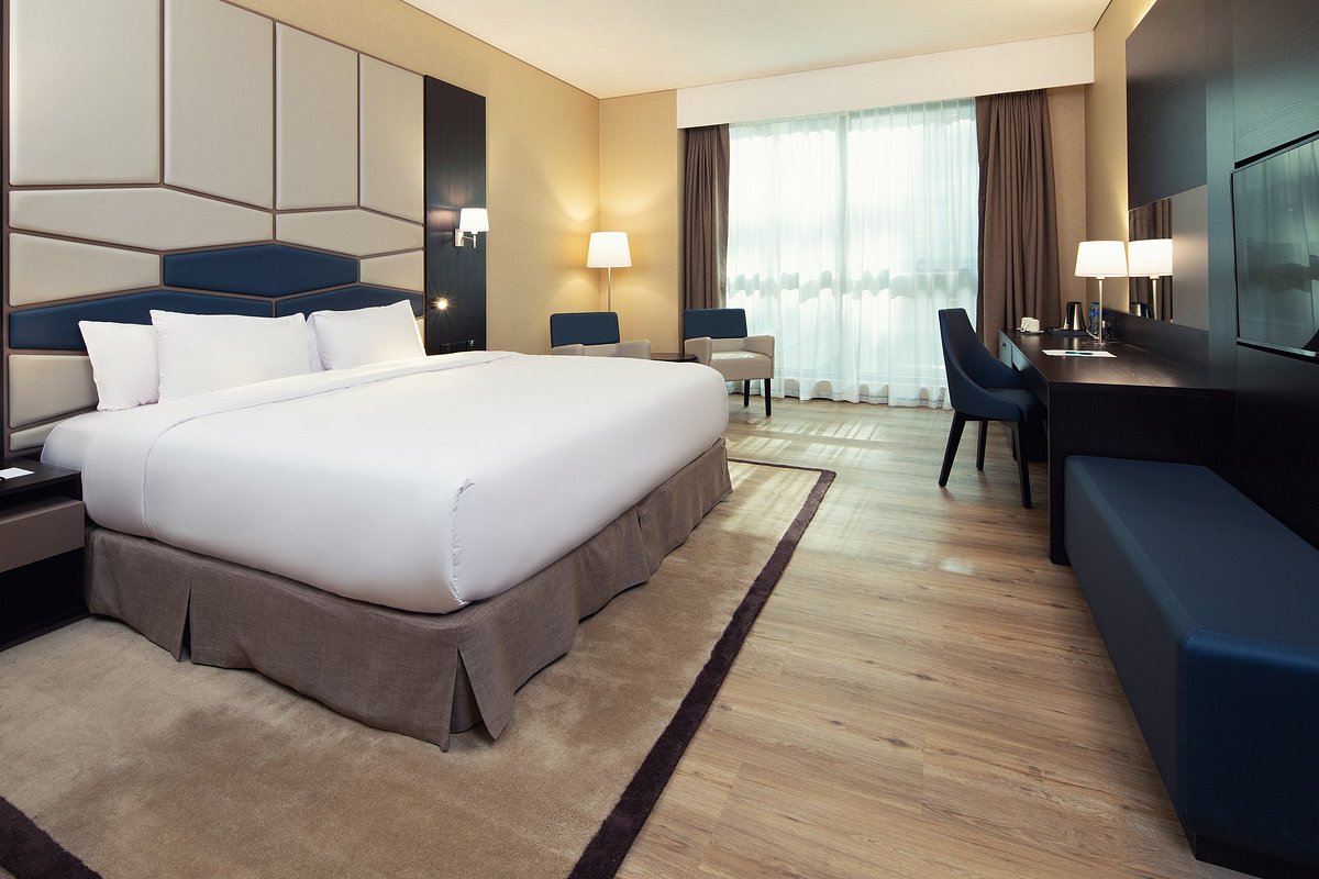 Four points by sheraton production city dubai. Отель Оксиденталь Дубай. Impz Dubai. Супериор Кинг с видом на город Новотель. Dubai Production City.