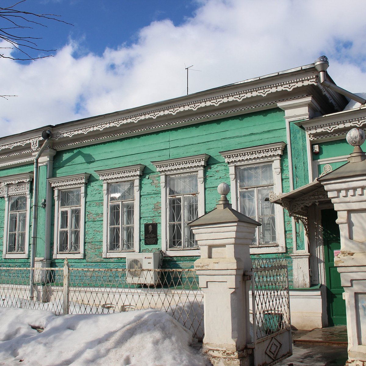 Переславль залесский 2023. Гимназия Переславль Залесский. Женская Переславль-Залесский женская гимназия 1903 года постройки. Переславль Залесский галерея Ольги. Гимназия Переславль-Залесский крыльцо.