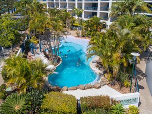 Pool & Beach