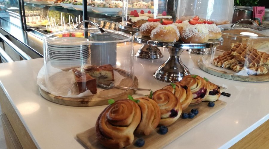 JORDBAERPIKENE, Svolvaer - Restaurant Reviews, Photos & Phone Number - Tripadvisor