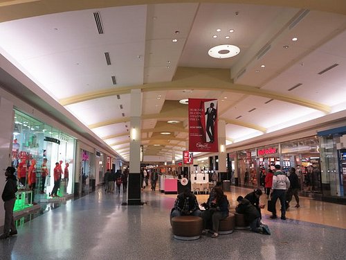 Enormous High End Mall - Review of Roosevelt Field, Garden City, NY -  Tripadvisor