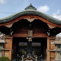 包丁塚の右手にある普悲観音堂です