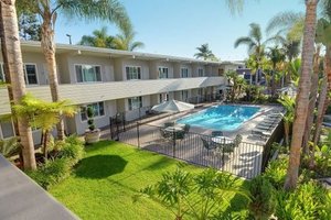 Pool & Beach