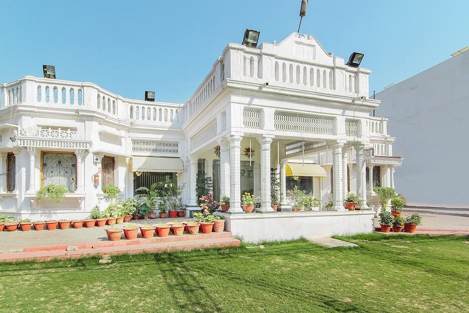 up tourism allahabad hotels