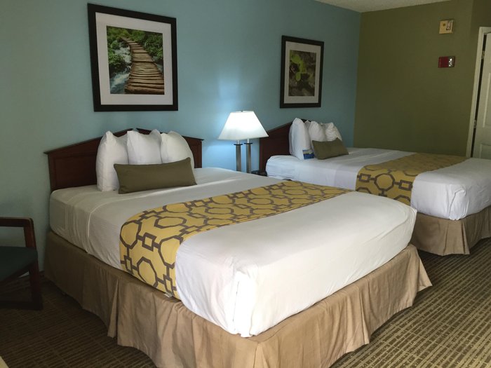 Bonita Lakes Inn By OYO Meridian Rooms: Pictures & Reviews - Tripadvisor