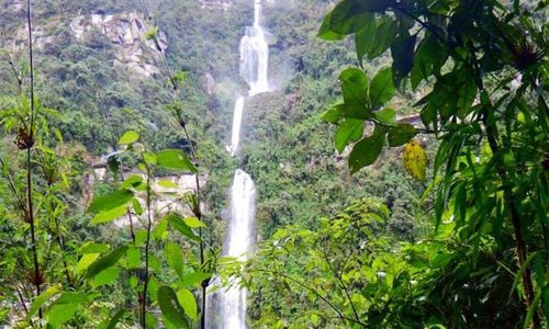 recorrido agro eco turístico donde usted podrá realizar caminata ecológica contemplando los diversos elementos de la flora y la fauna pertenecientes a este lugar. Cuenta con una caída de agua escalonada que promedia a los 590 metros. Un hermoso encuentro con la naturaleza y la vida silvestre.