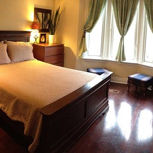 The West Wing Room is the largest room located on the 2nd Floor, It features two Wing Back Chairs and a large Air-JetTub