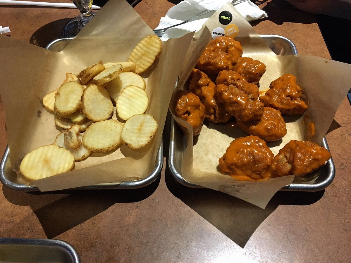 BUFFALO WILD WINGS, Saint Charles - Restaurant Reviews, Photos &  Reservations - Tripadvisor