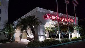 https://dynamic-media-cdn.tripadvisor.com/media/photo-o/16/f6/4c/12/hampton-inn-suites-san.jpg?w=300&h=-1&s=1