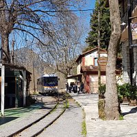 ΡΟΜΑΝΤΖΟ δίπλα στον οδοντωτό ...