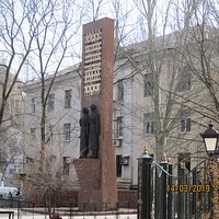 Памятник павшим в боях Великой Отечественной Войны преподавателям, студентам и сотрудникам Донецкого политехнического института