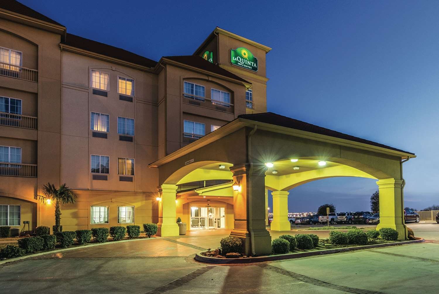 LA QUINTA INN SUITES BY WYNDHAM FORT WORTH LAKE WORTH 61 8 1   Exterior 