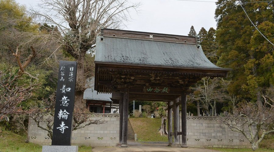 寺名碑と山門