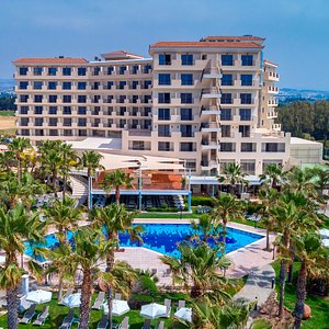 Aquamare Beach Hotel &amp; Spa, hotel in Paphos