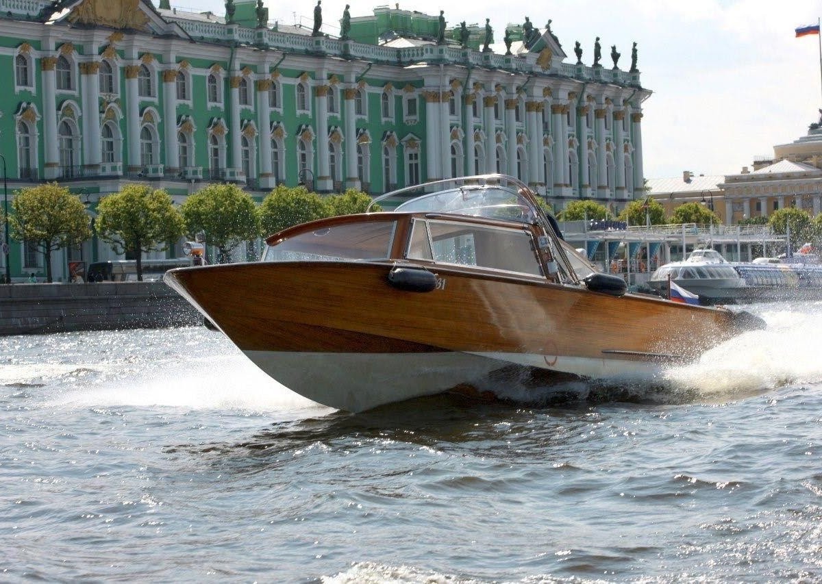 Петербург снять. Катер Катарина Санкт-Петербург. Катер Катарина СПБ. Лодка Катарина Петербург. Итальянский катер «Катарина».