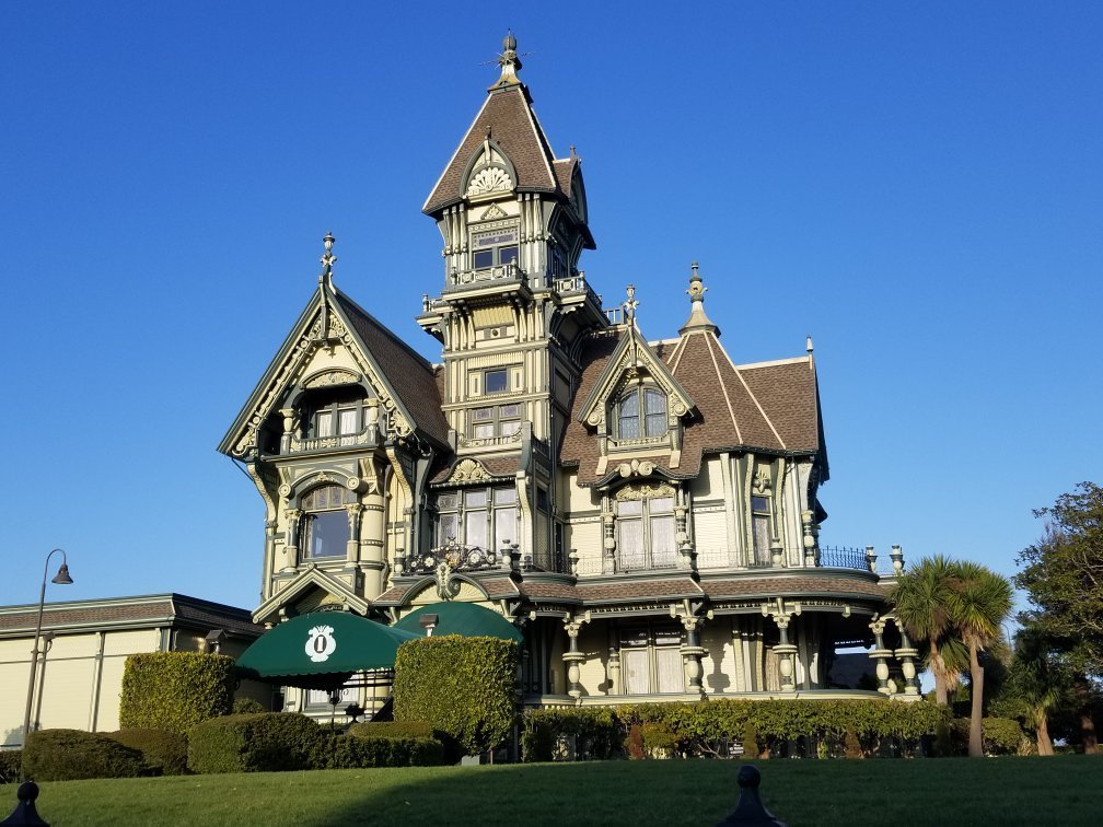 can you tour the carson mansion