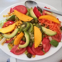 La invasión del trópico en la ensalada.