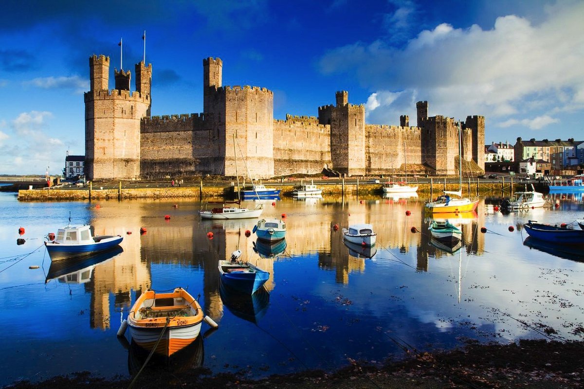 Caernafon Castle 17.06.22, Caernarfon Castle (Welsh: Castel…